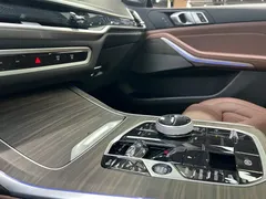 2023 BMW X7 xDrive40i, чёрный — фото 12