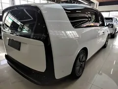2024 Li Auto MEGA Ultra, белый — фото 7