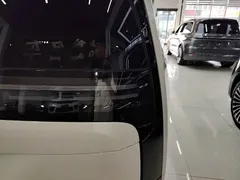 2024 Li Auto MEGA Ultra, белый — фото 8