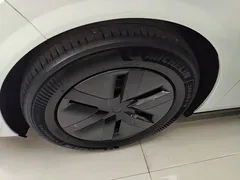 2024 Li Auto MEGA Ultra, белый — фото 23