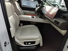 2024 Li Auto MEGA Ultra, белый — фото 25
