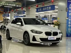 2023 BMW 1 Series 120i M Sport, белый — фото 2
