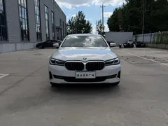 2022 BMW 5 Series 5 525Li M, белый — фото 2