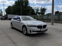 2022 BMW 5 Series 5 525Li M, белый — фото 3
