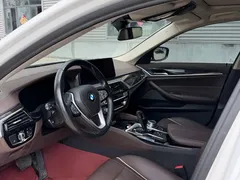 2022 BMW 5 Series 5 525Li M, белый — фото 4