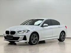 2022 BMW 1 Series 1 120i M Sport, белый — фото 1