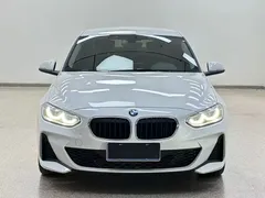 2022 BMW 1 Series 1 120i M Sport, белый — фото 2