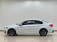 2022 BMW 1 Series 1 120i M Sport, белый — фото 22