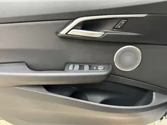 2022 BMW 1 Series 1 120i M Sport, белый — фото 24