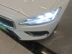 2023 Volvo S60 B4 Luxury, белый — фото 24