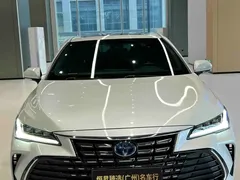 2022 Toyota Avalon Hybrid 2.5L Luxury, белый — фото 3