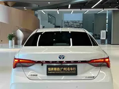 2022 Toyota Avalon Hybrid 2.5L Luxury, белый — фото 4