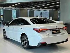 2022 Toyota Avalon Hybrid 2.5L Luxury, белый — фото 5
