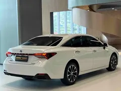 2022 Toyota Avalon Hybrid 2.5L Luxury, белый — фото 6