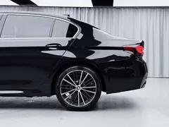 2021 BMW 5 Series 5 530Li M, чёрный — фото 7
