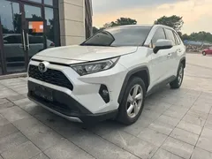 2021 Toyota RAV4 2.0L CVT 2WD Fashion, белый — фото 1