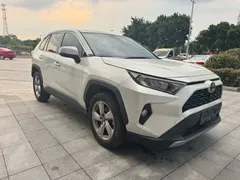 2021 Toyota RAV4 2.0L CVT 2WD Fashion, белый — фото 3