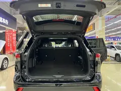 2022 Toyota Crown Kluger 2.5L HEV 4WD Premium, чёрный — фото 13