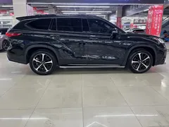 2022 Toyota Crown Kluger 2.5L HEV 4WD Premium, чёрный — фото 31