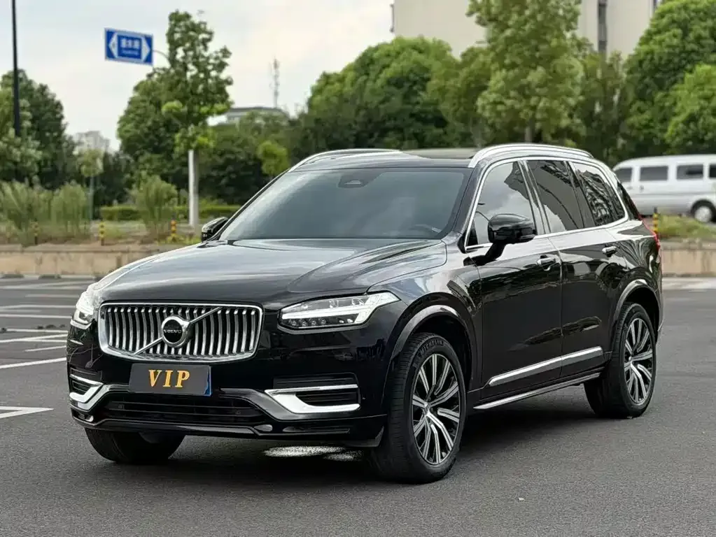 2023 Volvo XC90 B5 Luxury 5-seat