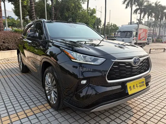 2023 Toyota Highlander 2.5L Smart Hybrid 4WD Luxury 7