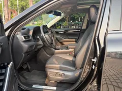 2023 Toyota Highlander 2.5L Smart Hybrid 4WD Luxury 7, чёрный — фото 9