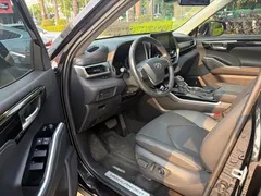 2023 Toyota Highlander 2.5L Smart Hybrid 4WD Luxury 7, чёрный — фото 10