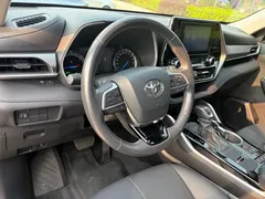 2023 Toyota Highlander 2.5L Smart Hybrid 4WD Luxury 7, чёрный — фото 11