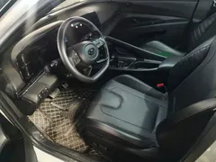 2022 Hyundai Elantra 240TGDi DCT LUX, белый — фото 13
