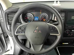 2021 Mitsubishi Outlander 2.0L 2WD 5, белый — фото 11