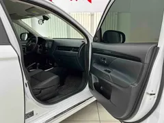 2021 Mitsubishi Outlander 2.0L 2WD 5, белый — фото 19