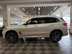 2021 BMW X5 xDrive40i M, белый — фото 2