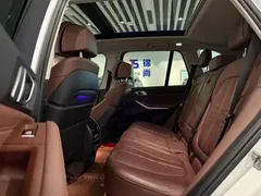 2021 BMW X5 xDrive40i M, белый — фото 8
