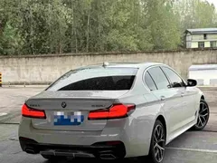 2021 BMW 5 Series 530Li Premium M Sport Package, белый — фото 2