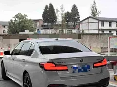 2021 BMW 5 Series 530Li Premium M Sport Package, белый — фото 3