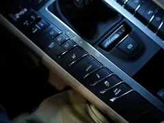 2021 Porsche Macan 2.0T — фото 6