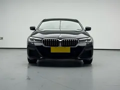 2022 BMW 5 Series 530i Fashion M Sport Package, чёрный — фото 3