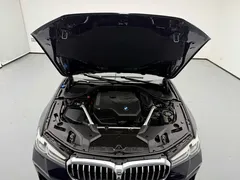 2022 BMW 5 Series 530i Fashion M Sport Package, чёрный — фото 13
