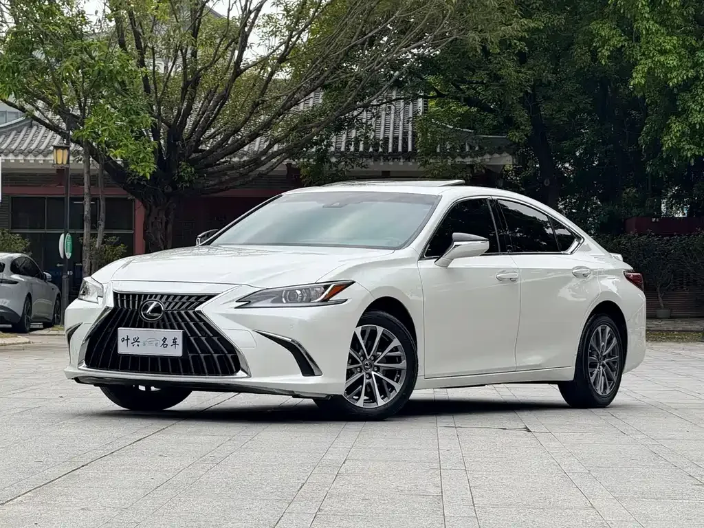 2023 Lexus ES 200