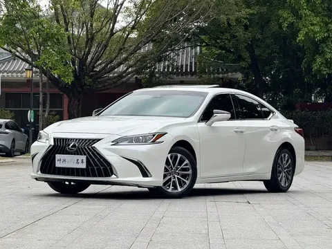 2023 Lexus ES 200