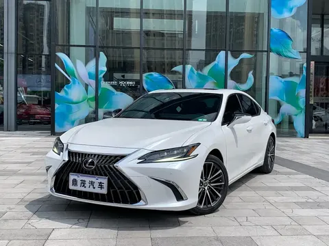 2022 Lexus ES 300h Premium