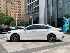 2022 Lexus ES 300h Premium, белый — фото 3