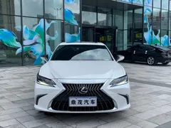 2022 Lexus ES 300h Premium, белый — фото 4