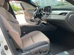 2022 Lexus ES 300h Premium, белый — фото 12