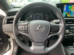 2022 Lexus ES 300h Premium, белый — фото 19