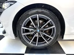 2023 BMW 3 Series 320Li M Sport Package, белый — фото 4
