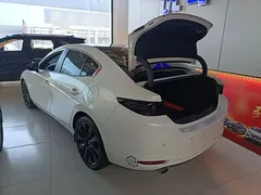 2023 Mazda 3 2.0L AT, белый — фото 5