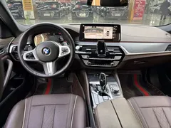 2021 BMW 5 Series 530Li M, белый — фото 5