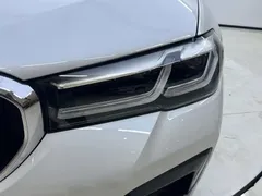 2021 BMW 5 Series 530Li M, белый — фото 9