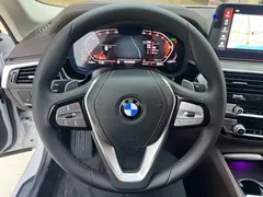 2023 BMW 5 Series 530Li, белый — фото 15
